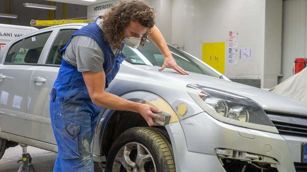 Spotrepair autogarage van Eeks